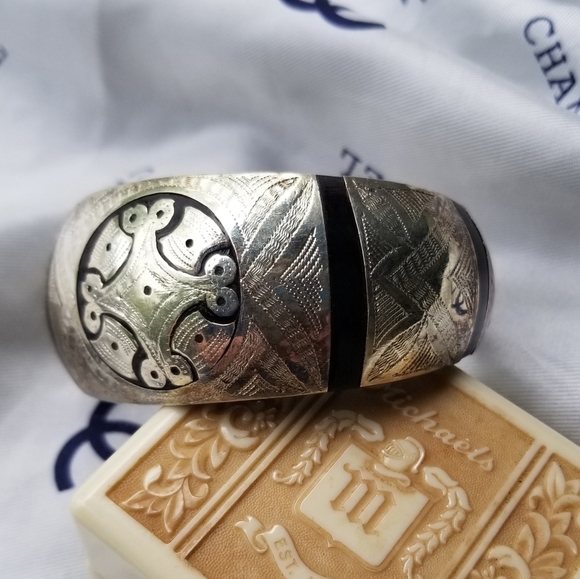 Tuareg VTG Silver and Ebony Bangle Bracelet - Picture 4 of 7